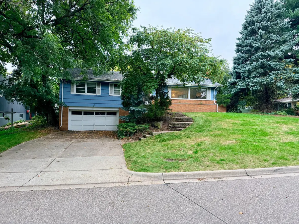 4713 Virginia Ln, Edina, MN 55424 - #1