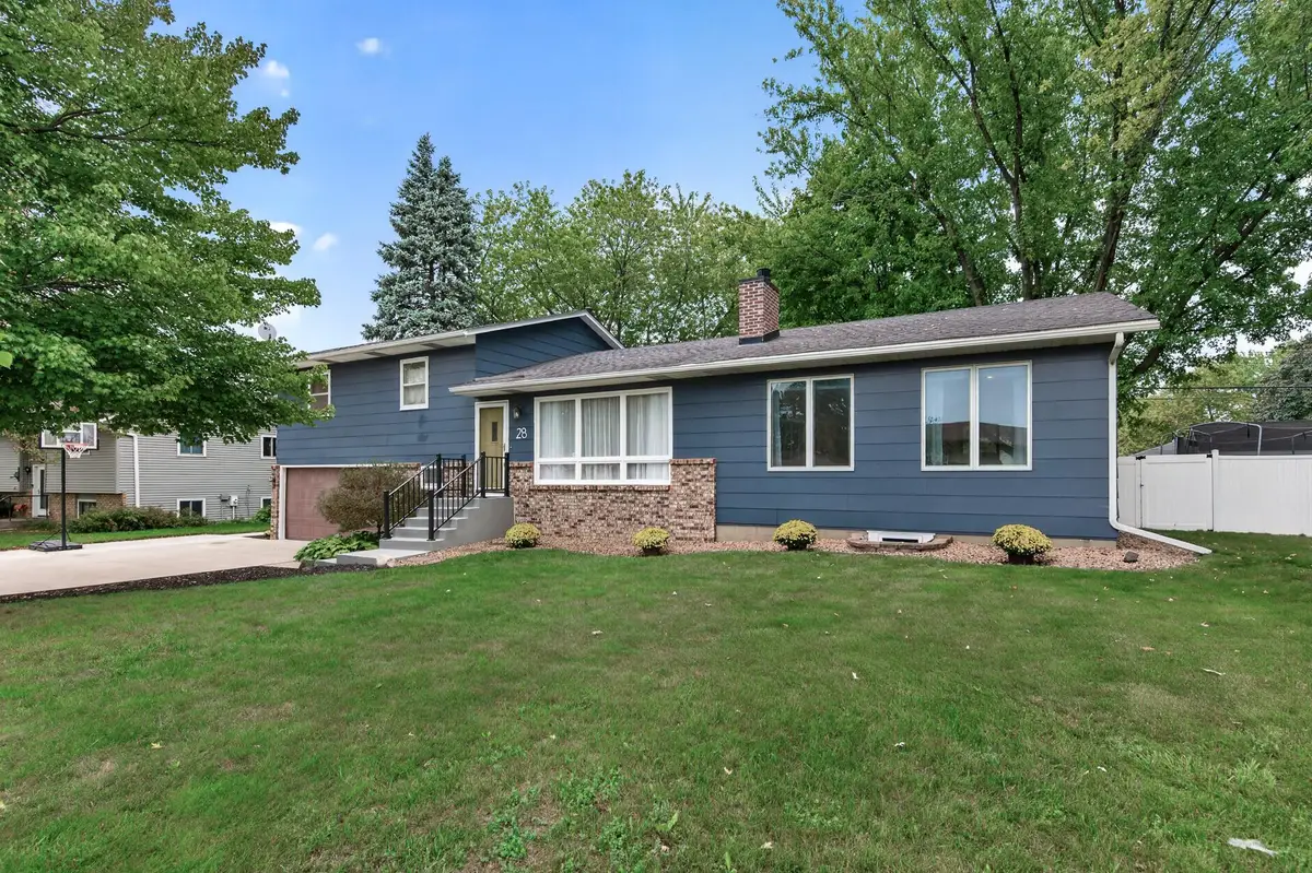 28 Sterling Street N, Maplewood, MN 55119 - #1