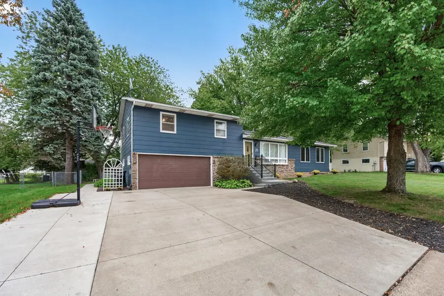 28 Sterling Street N, Maplewood, MN 55119 - #2