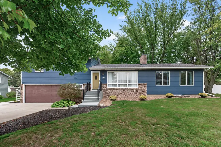 28 Sterling Street N, Maplewood, MN 55119 - #3