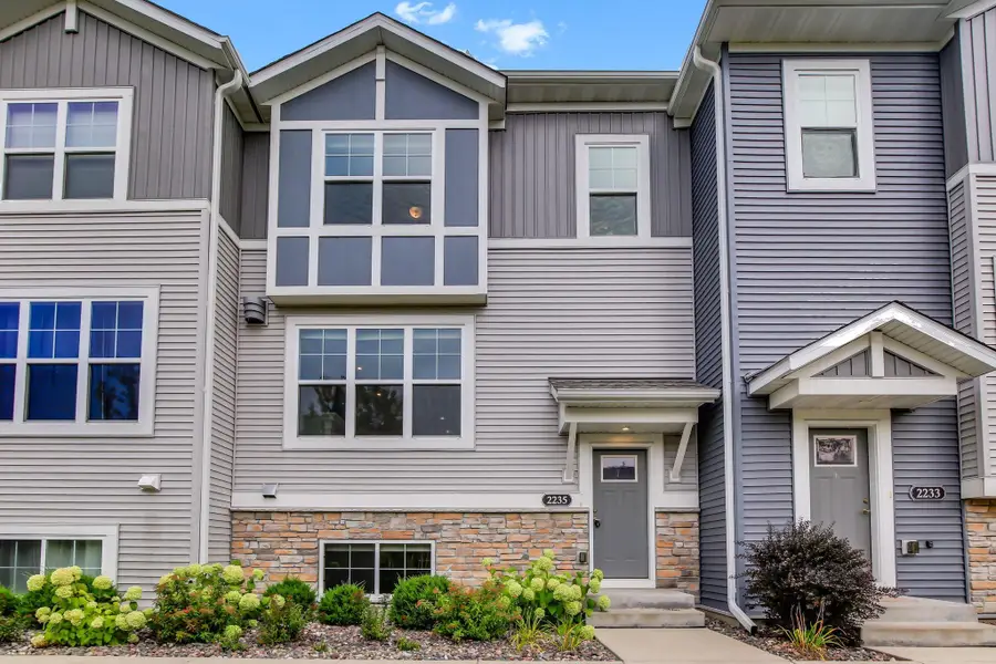 2235 Gateway Curve, Saint Paul, MN 55109 - #2
