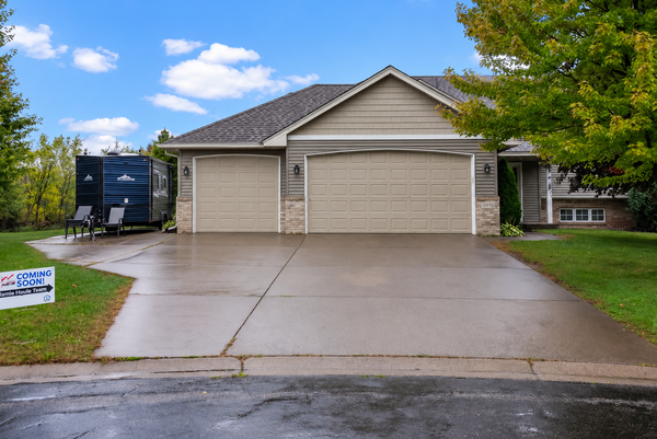 9711 Woodcrest Court, Monticello, MN 55362