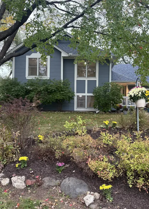2365 Hillwood Drive E, Maplewood, MN 55119