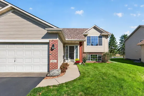 911 Cobblestone Lane, Belle Plaine, MN 56011