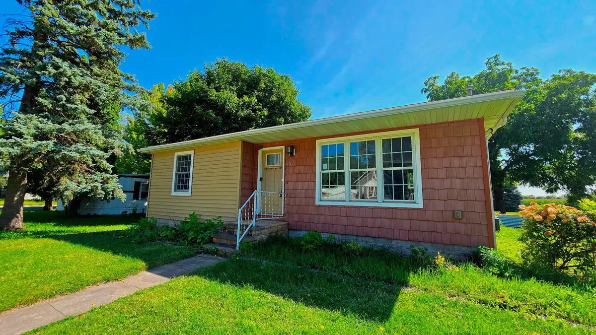 312 4th Street S, Gaylord, MN 55334 - #1