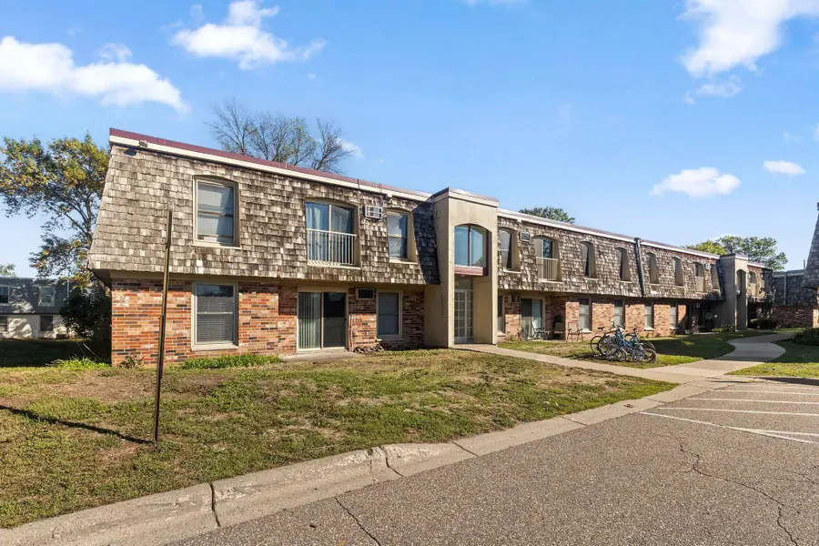 901 11th Avenue S #5, Hopkins, MN 55343 - #2