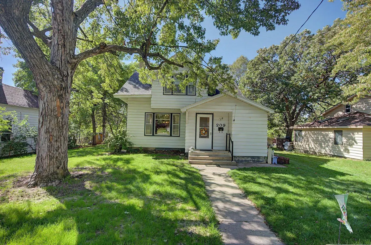 209 4th Avenue S, Sauk Rapids, MN 56379 - #1