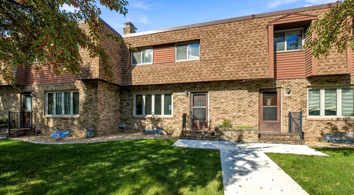 1402 E Gateway Circle S #H, Fargo, ND 58103 - #1