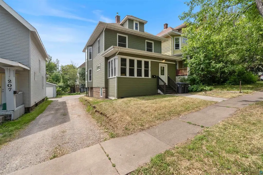 203 S 18th Avenue E, Duluth, MN 55812 - #1