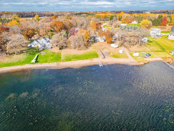 9225 Lake Boulevard, Chisago City, MN 55013