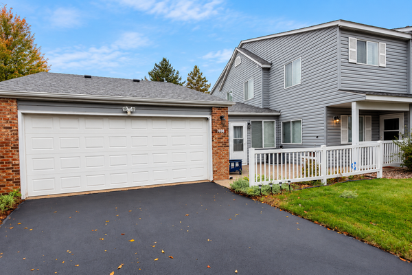 7698 157th Street W, Apple Valley, MN 55124