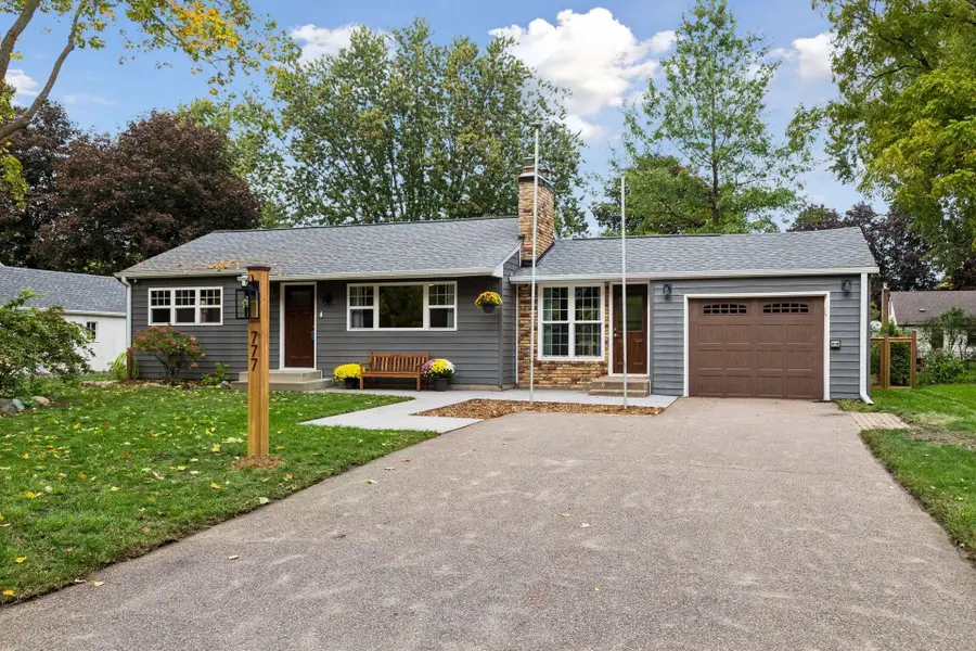 777 Cope Avenue W, Roseville, MN 55113 - #2