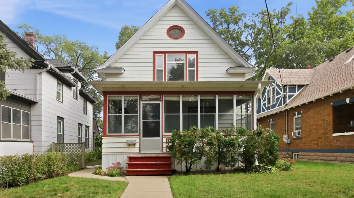 820 5th Avenue Se, Minneapolis, MN 55414 - #1