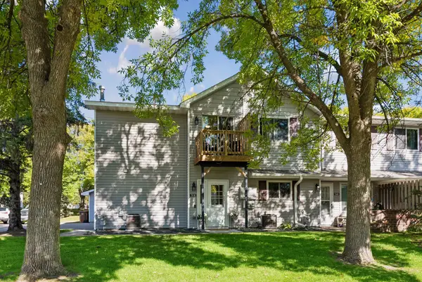 7638 13th Street N, Oakdale, MN 55128
