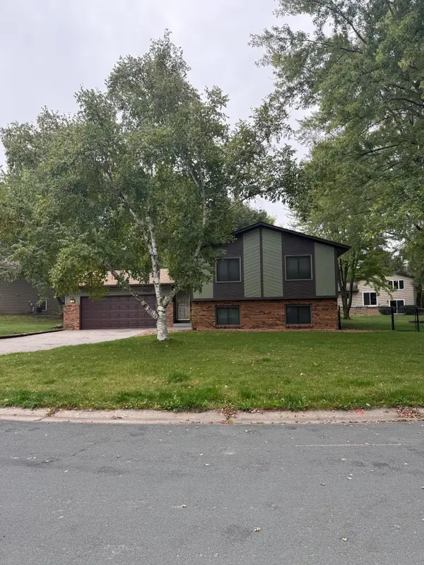 1980 Timber Wolf Trail N, Eagan, MN 55122