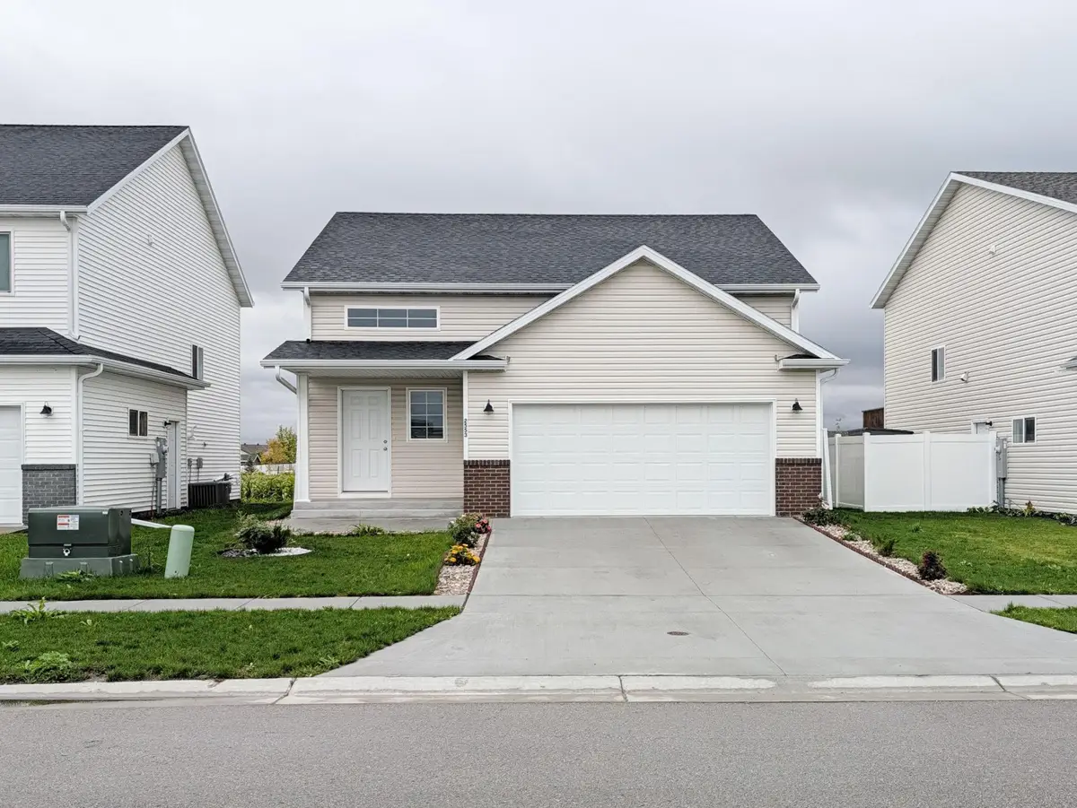 2553 Fulton Loop S, Fargo, ND 58104 - #1