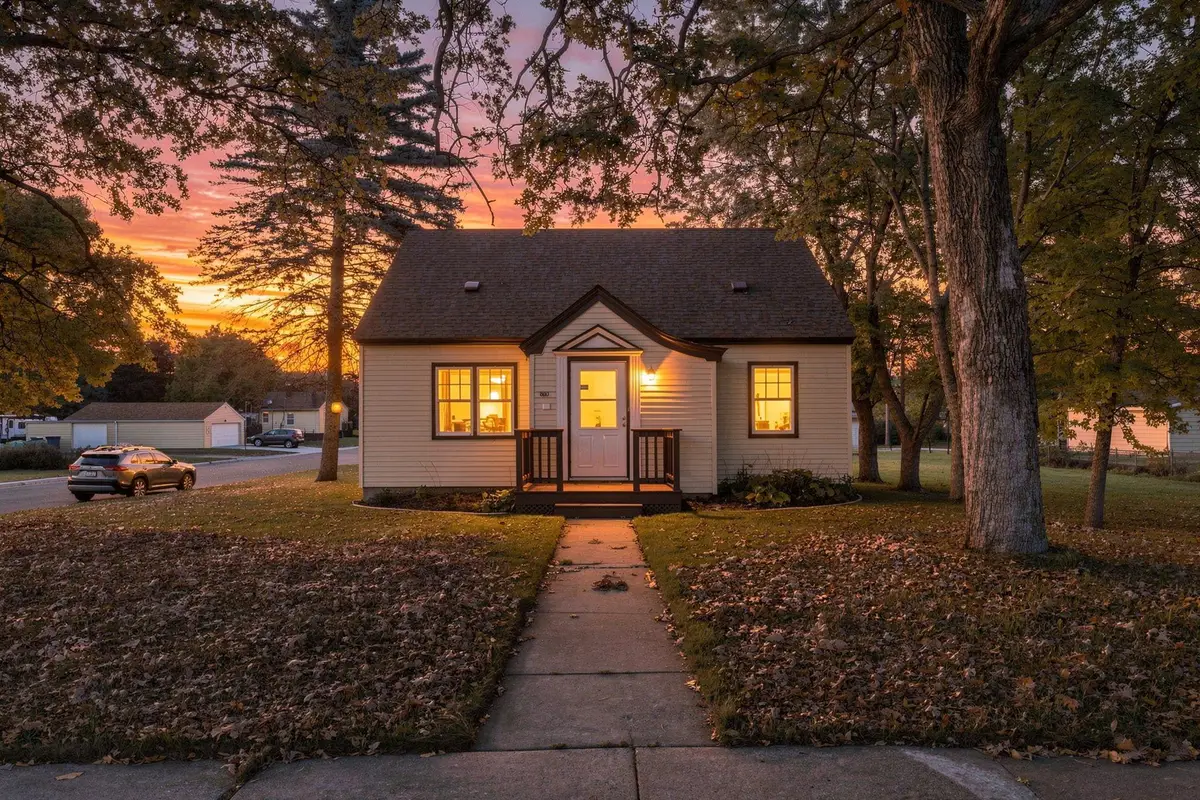 800 Broadway Avenue S, Sauk Rapids, MN 56379 - #1