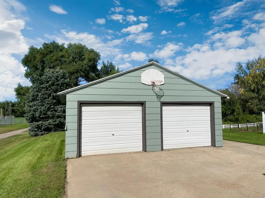 404 E Cottonwood Street, Springfield, MN 56087 - #2