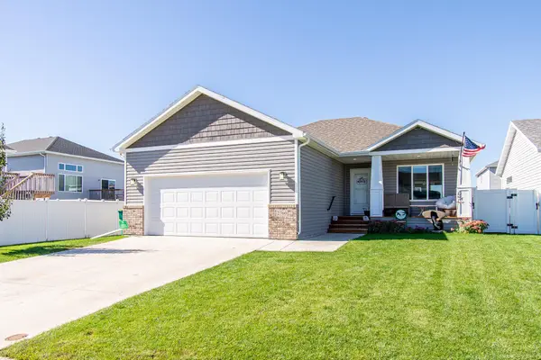 2760 Westwood Street W, West Fargo, ND 58078