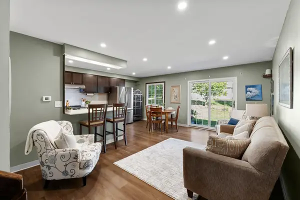 3304 River Bluff Drive #75, Eagan, MN 55121
