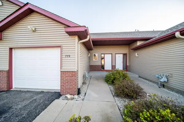 719 10th St Sw, Pine Island, MN 55963