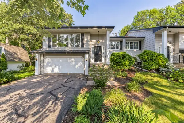9505 Clubhouse Road, Eden Prairie, MN 55347