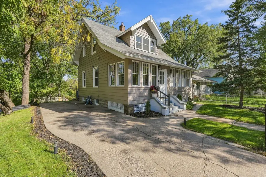 211 Morton Street E, Saint Paul, MN 55107 - #2