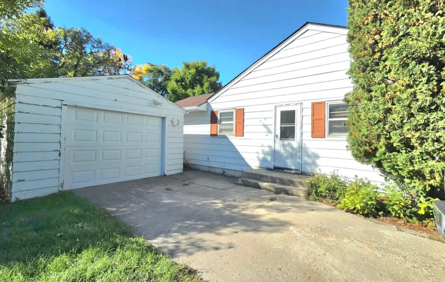 1323 12th Avenue N, Moorhead, MN 56560 - #2