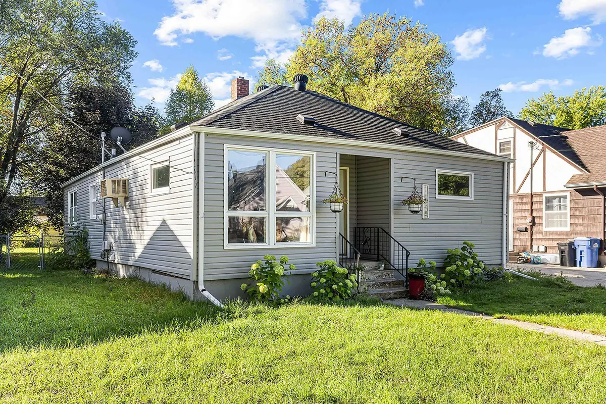 1528 8th Avenue S, Fargo, ND 58103 - #1