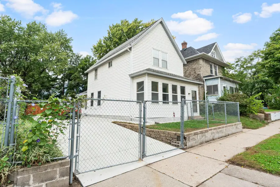 909 Park Street, Saint Paul, MN 55117 - #2