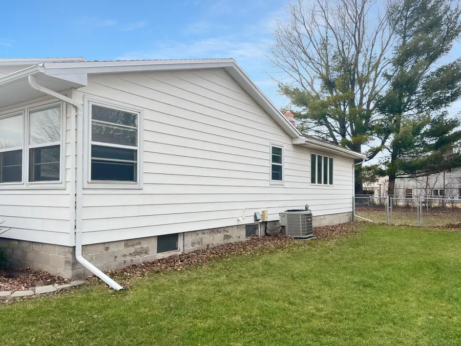 1122 S State Street, Fairmont, MN 56031 - #3
