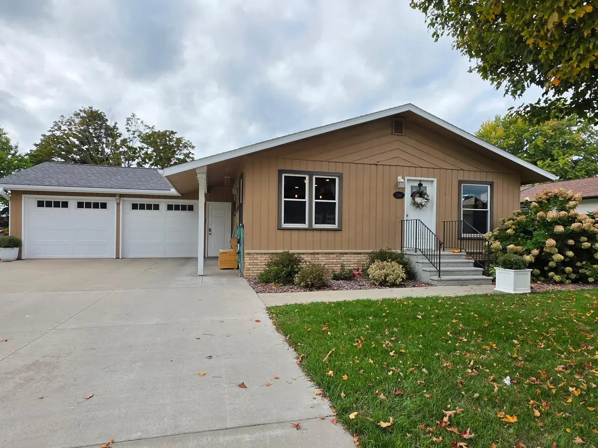 330 9th Street Nw, Plainview, MN 55964 - #1