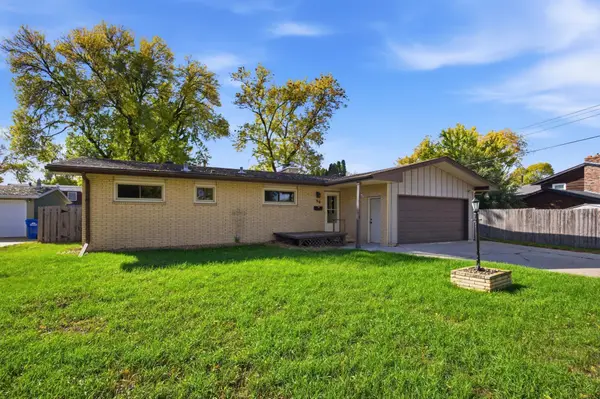 90 Cedar Avenue N, Fargo, ND 58102
