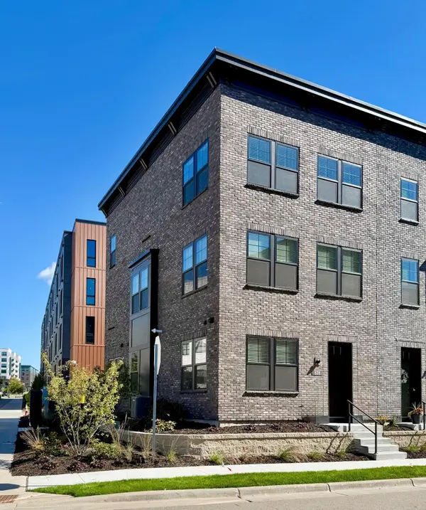 838 Woodlawn Avenue, Saint Paul, MN 55116