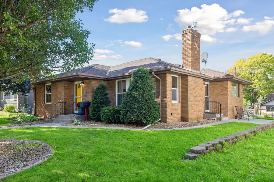 909 Manomin Avenue, West Saint Paul, MN 55118 - #2