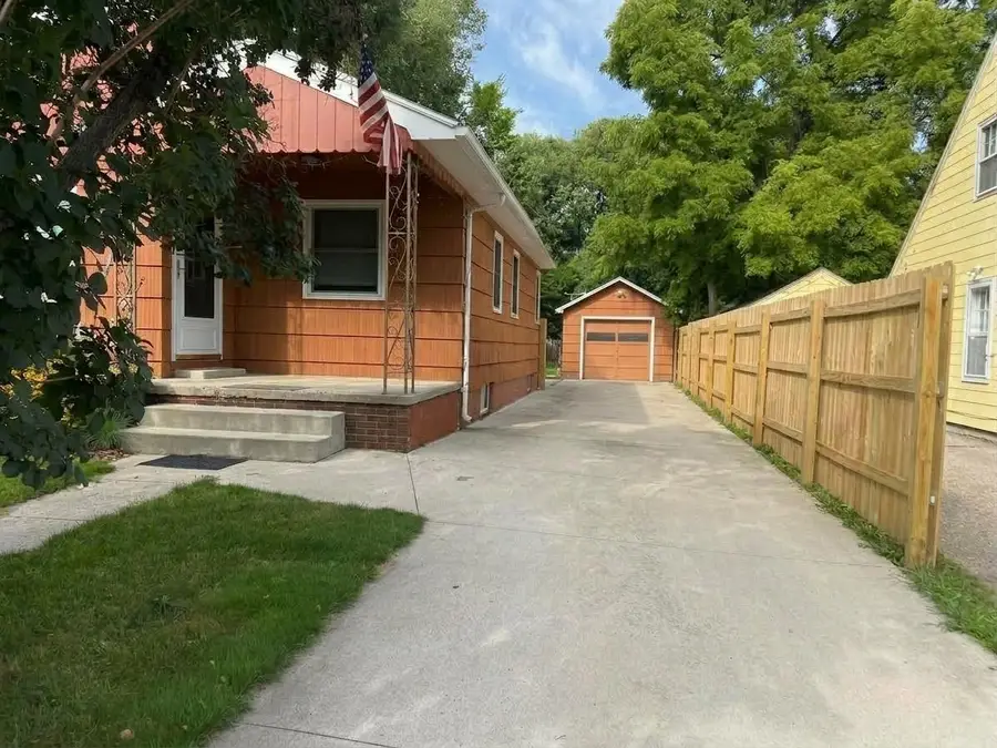 515 9th Street Nw, Willmar, MN 56201 - #2