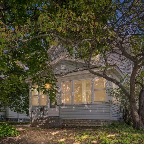 1227 Thomas Avenue, Saint Paul, MN 55104