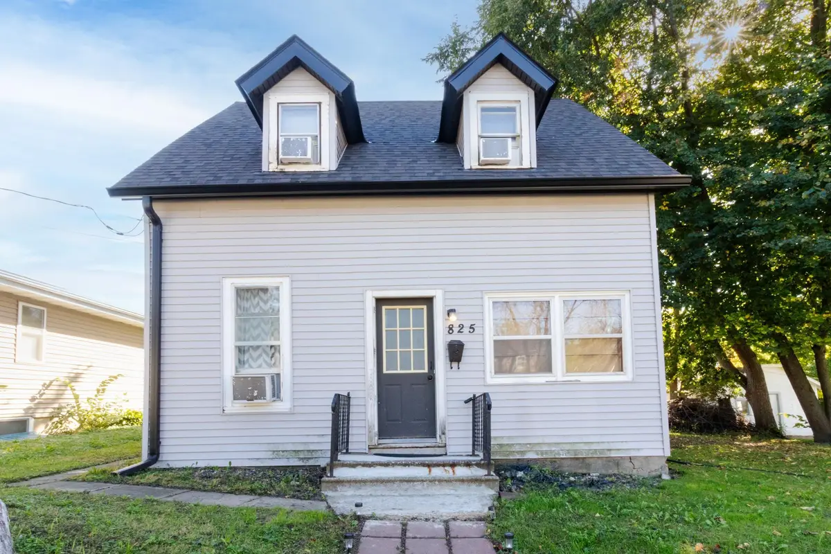 825 W Clark Street, Albert Lea, MN 56007 - #1