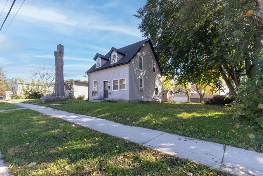 825 W Clark Street, Albert Lea, MN 56007 - #2