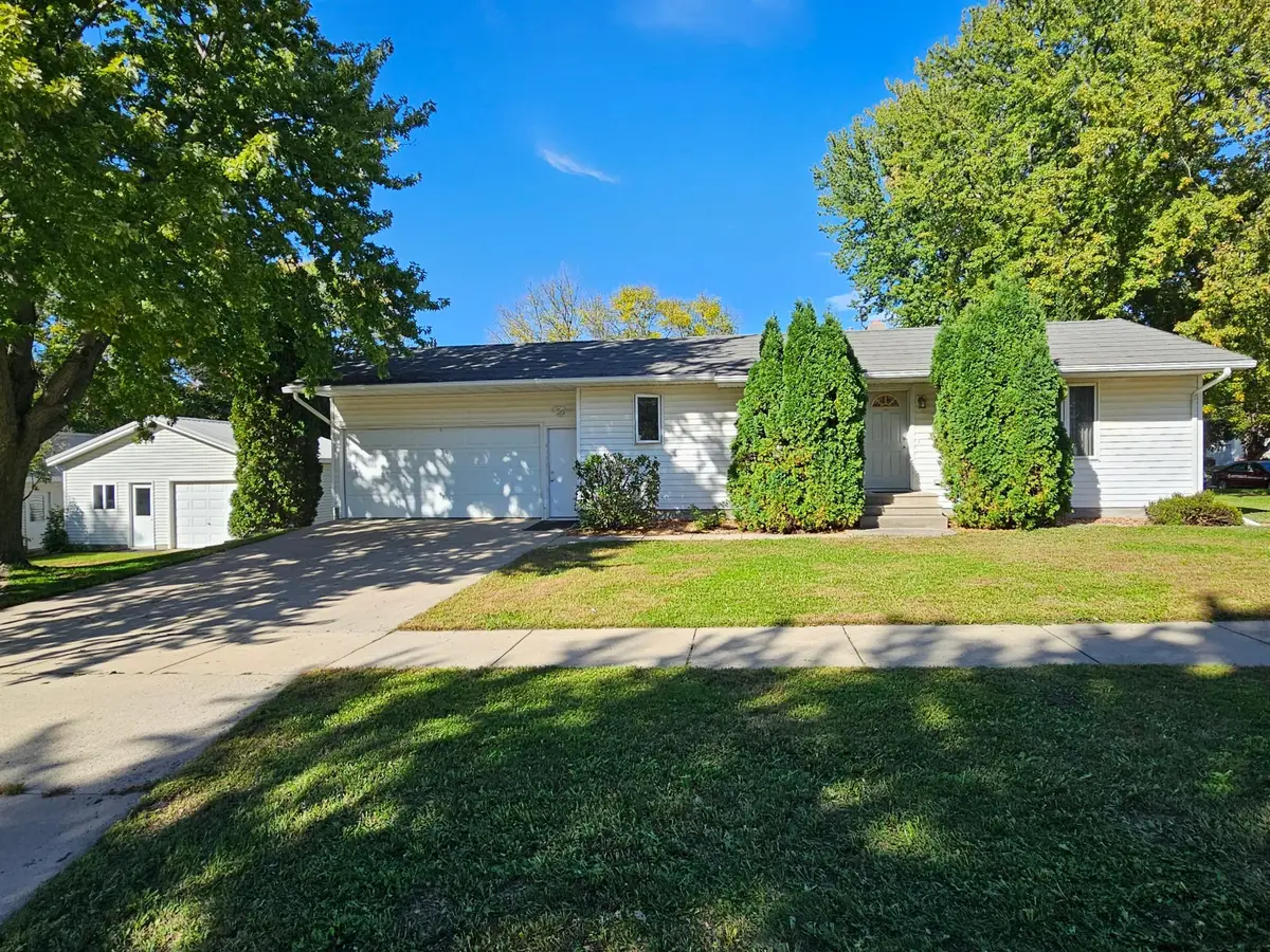 202 Rice Street Nw, Sleepy Eye, MN 56085 - #1