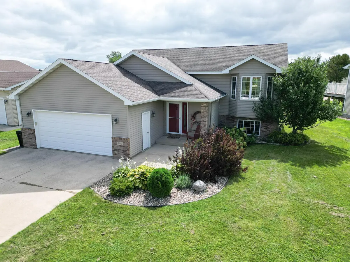 705 25th Avenue Nw, Austin, MN 55912 - #1