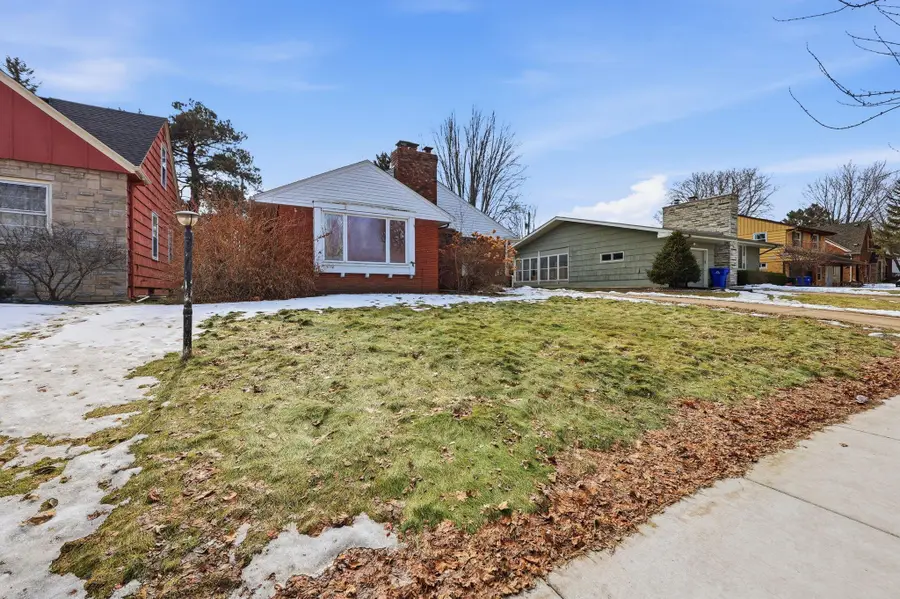 1030 Hyacinth Avenue E, Saint Paul, MN 55106 - #3