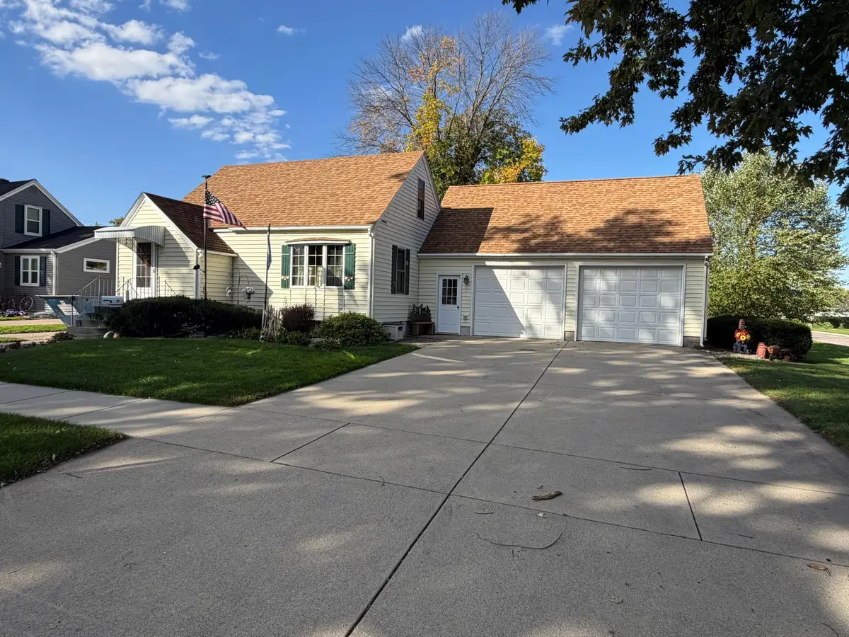 908 8th Avenue Sw, Faribault, MN 55021 - #1