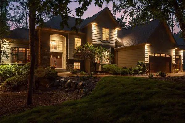 9001 Springwood Drive, Woodbury, MN 55125