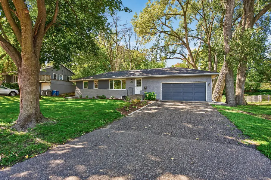 2731 Lee Avenue N, Golden Valley, MN 55422 - #2