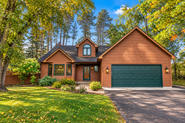 202 Robert Street, Mahtomedi, MN 55115