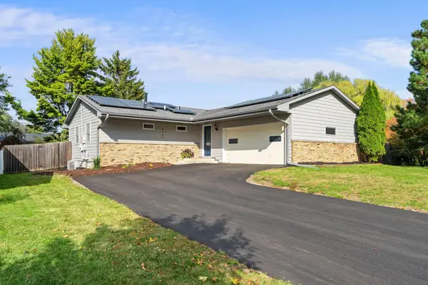 8700 40th Avenue N, New Hope, MN 55427