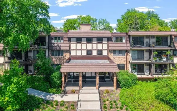 205 Barry Avenue S #311, Wayzata, MN 55391