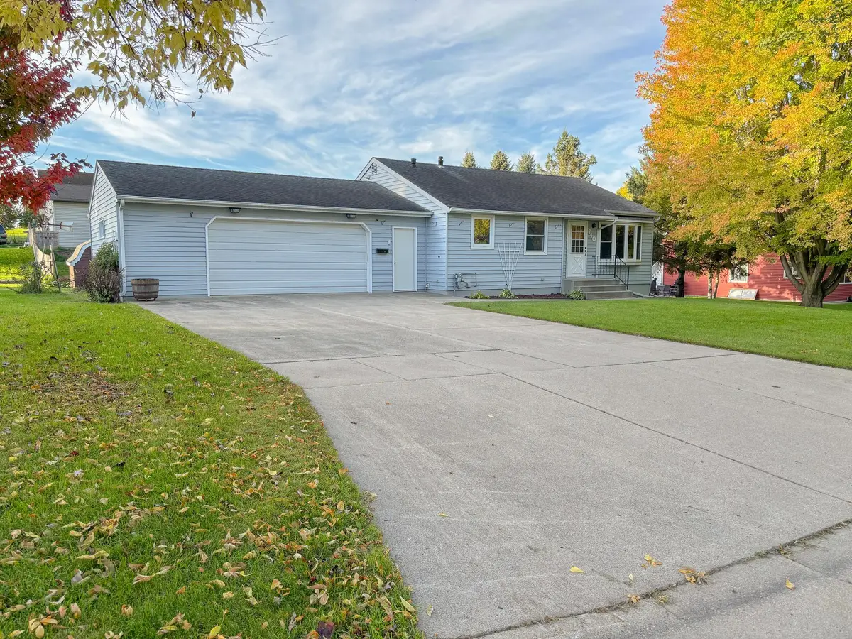 740 E Gustavus Avenue, Fergus Falls, MN 56537 - #1
