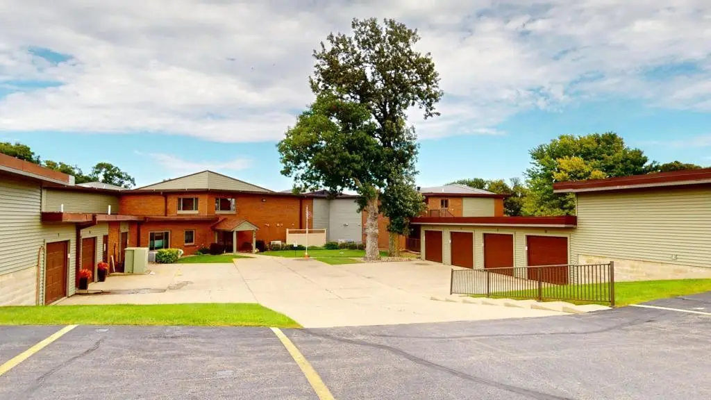 808 Lake Chapeau Drive #201, Albert Lea, MN 56007 - #1